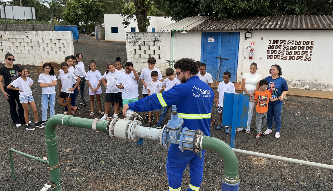 ALUNOS MERGULHAM NO UNIVERSO DO SANEAMENTO COM O PROGRAMA "HERDEIROS DO FUTURO"